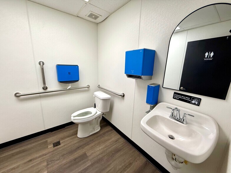 More Photos Of 105 S Water St, Nixa Restaurant For Sale