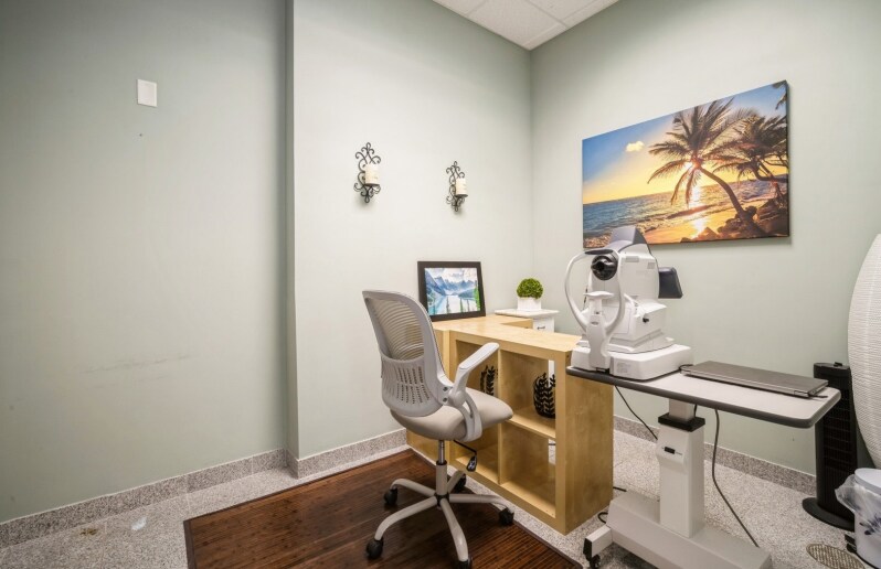 More Photos Of 800 E Woodfield Rd, Schaumburg Medical For Sale