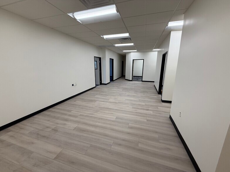 More Photos Of 240 N Sunway Dr, Gilbert Manufacturing For Lease
