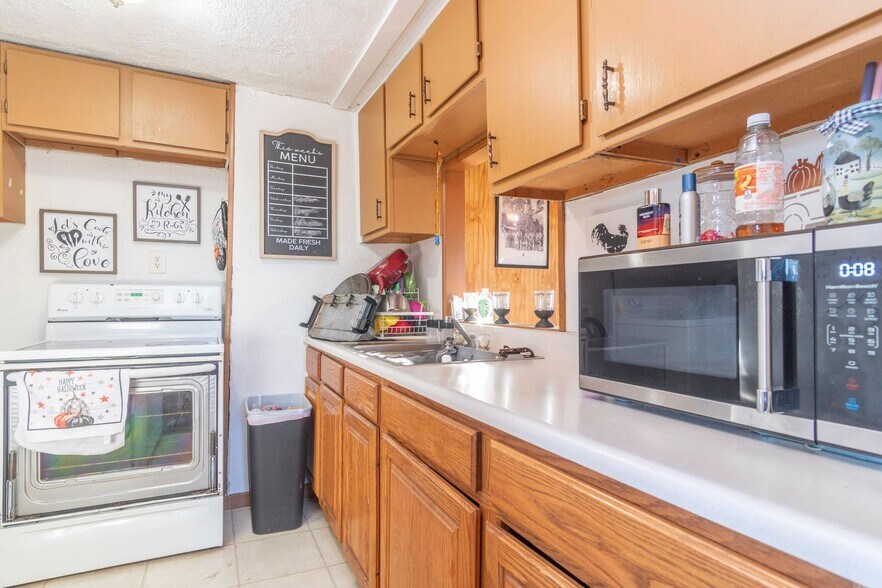 More Photos Of 14617 Kettlersville Rd, Wapakoneta Light Distribution For Sale