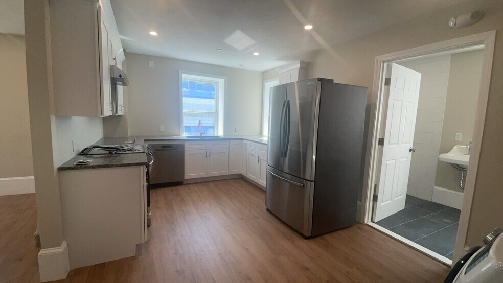 More Photos Of 6 Windsor St, Andover Office For Sale