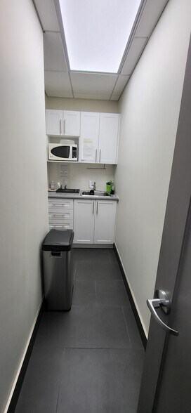 More Photos Of 30 Wertheim Ct, Richmond Hill Office Residential For Lease