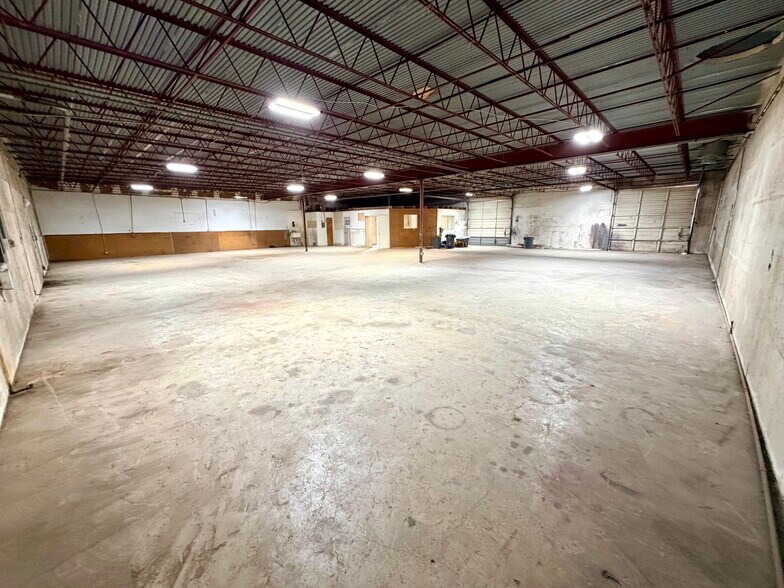 More Photos Of 5501-5505 Brewster St, San Antonio Warehouse For Lease