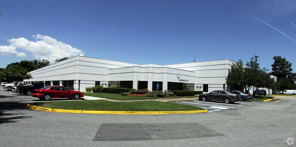 More Photos Of 230 Clearfield Ave, Virginia Beach Showroom For Lease