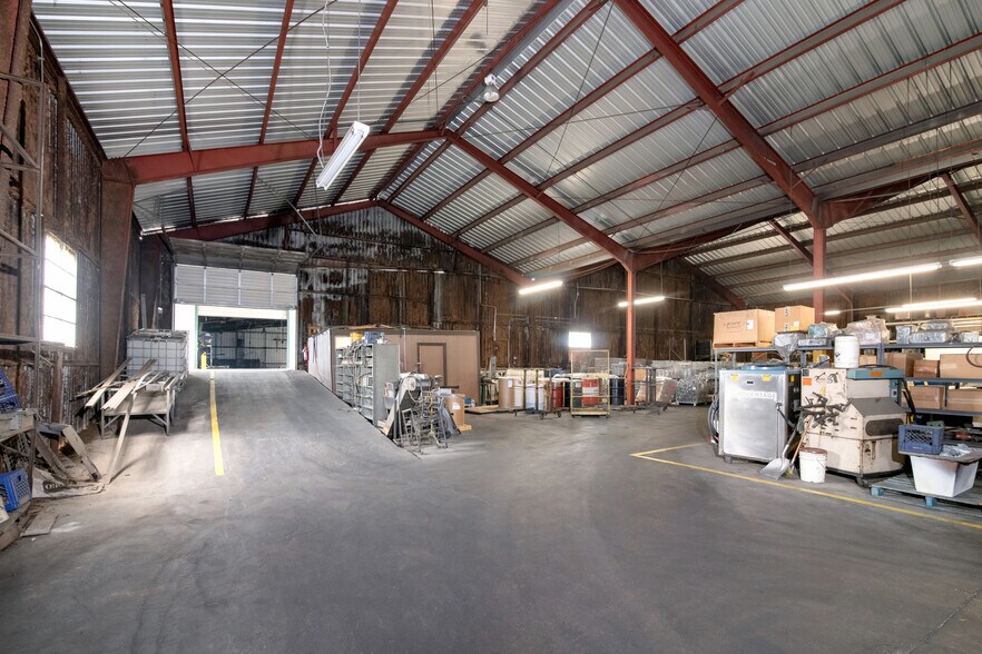 More Photos Of 400 E Vickery Blvd, Fort Worth Warehouse For Lease