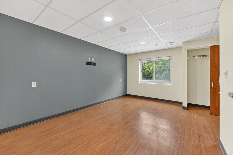 More Photos Of 106 Hospital Dr, Smithville Assisted Living For Sale