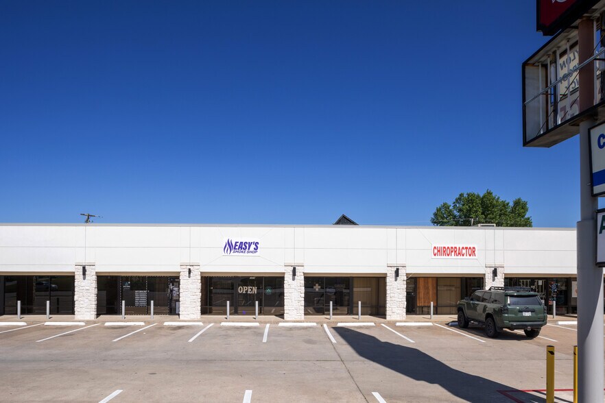 More Photos Of 2817 Alta Mere Dr, Fort Worth Storefront For Lease