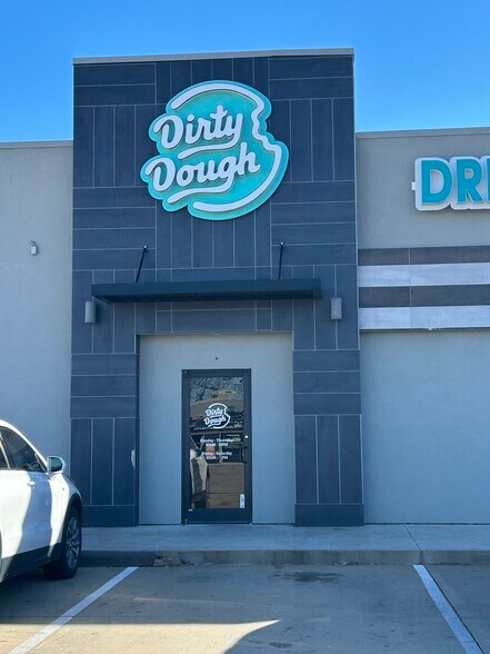 More Photos Of 3929 N Kickapoo Ave, Shawnee Freestanding For Lease