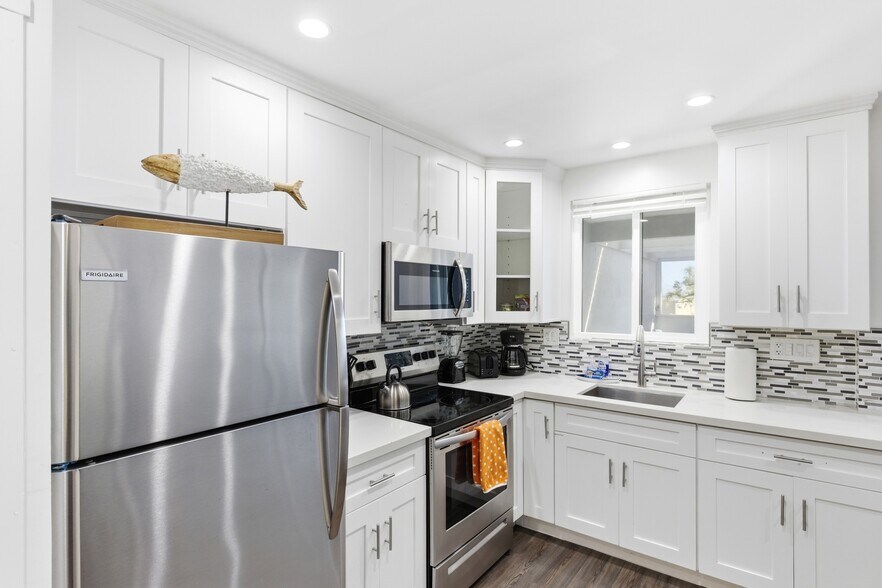 More Photos Of 1544 Chalcedony St, San Diego Apartments For Sale