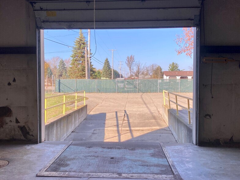 More Photos Of 7257 N Dort Hwy, Mount Morris Warehouse For Lease