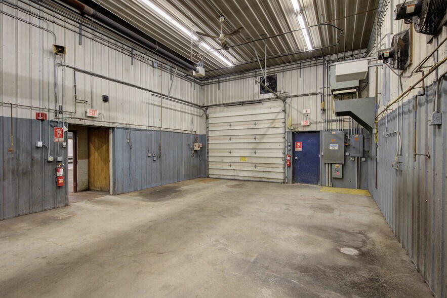 More Photos Of 180 Ushers Rd, Round Lake Warehouse For Sale