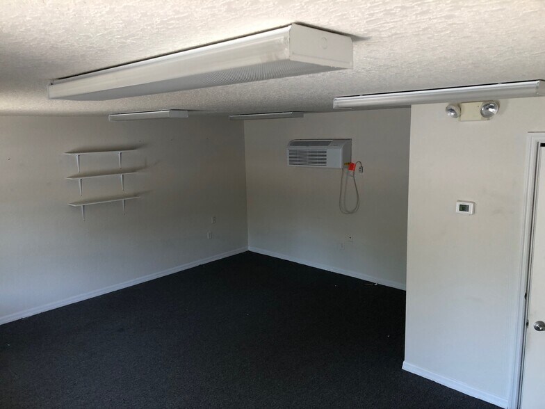 More Photos Of 4100-4140 Lamson Ave, Spring Hill Medical For Lease