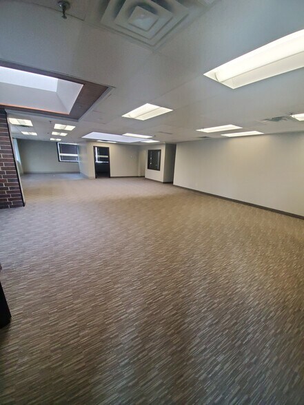More Photos Of 1325 American Blvd E, Bloomington Showroom For Sale