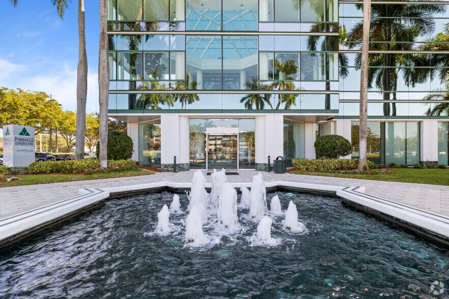 More Photos Of 550 W Cypress Creek Rd, Fort Lauderdale Office For Lease