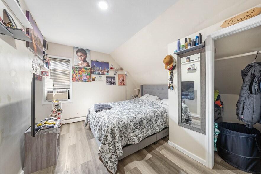 More Photos Of 146 Sherman Ave, Newark General Retail For Sale