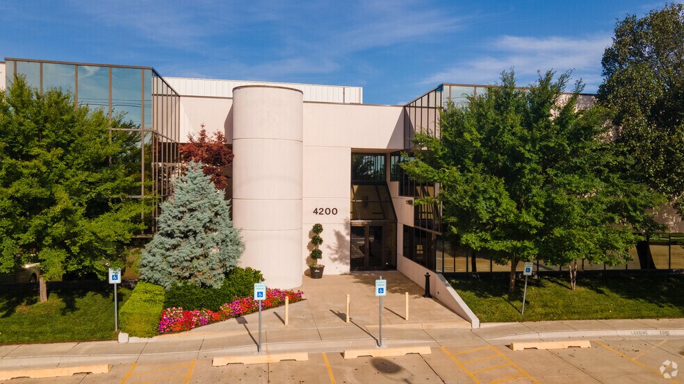 More Photos Of 4200 Perimeter Center Dr, Oklahoma City Office For Sale