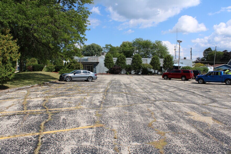 More Photos Of 254 Winnebago Dr, Fond Du Lac Office For Sale