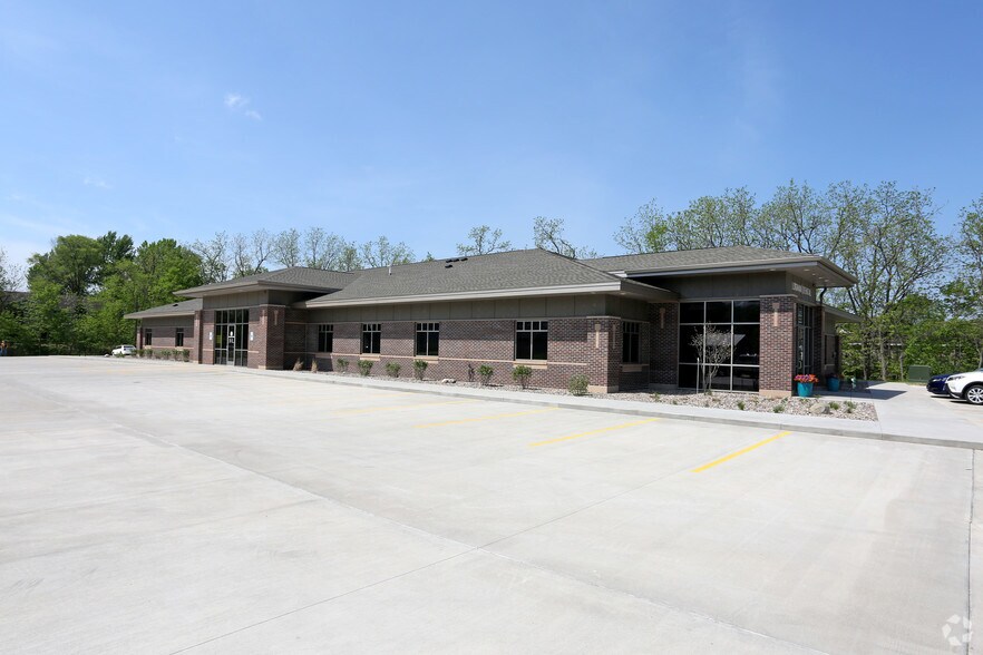 Primary Photo Of 814 S Main St, Holmen Medical For Lease