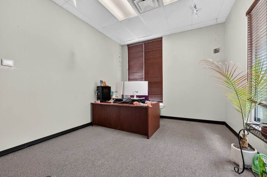 More Photos Of 14603 Huebner Rd, San Antonio Office For Lease