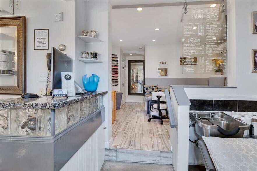 More Photos Of 139 A Bradford St, Provincetown Storefront Retail Residential For Sale