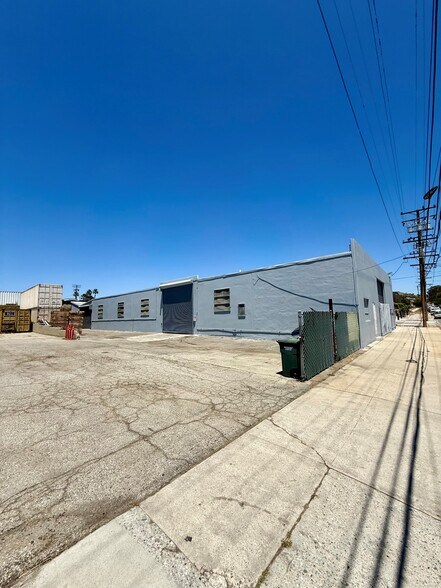 More Photos Of 1309 E Hill St, Signal Hill Warehouse For Sale