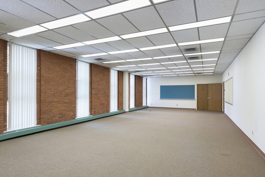 More Photos Of 320 E Ripa Ave, Lemay Schools For Sale