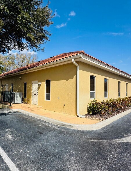More Photos Of 5115 S Lakeland Dr, Lakeland Office For Lease