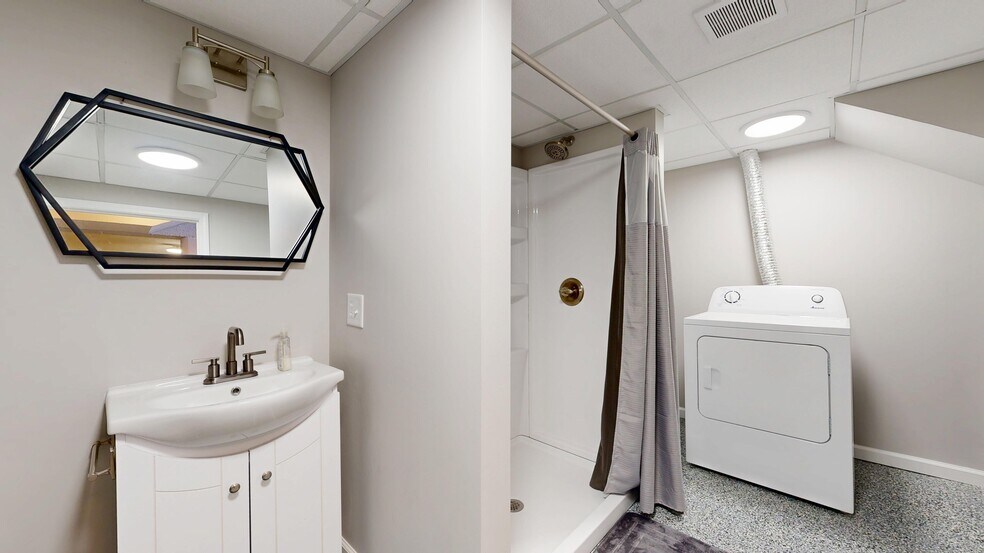 More Photos Of 2951 N 70th St, Lincoln Office For Sale