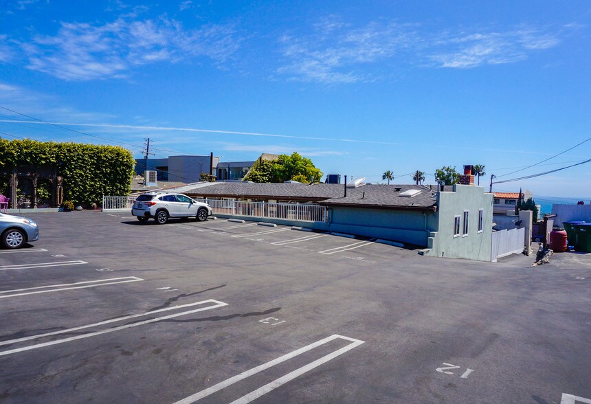 More Photos Of 1966-1970 S Coast Hwy, Laguna Beach Storefront For Lease