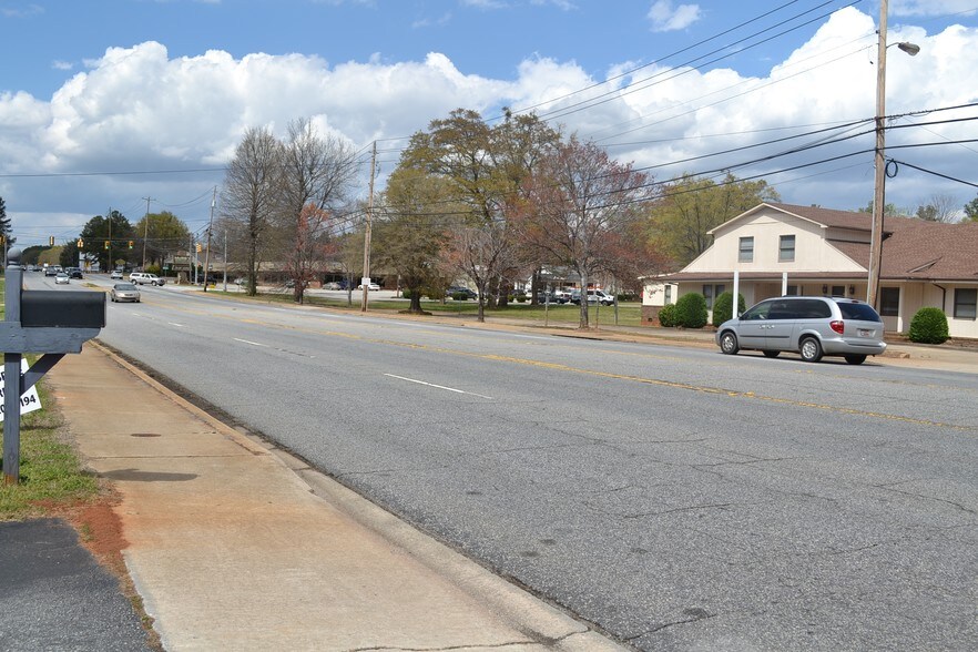 More Photos Of 1090 Boiling Springs Rd, Spartanburg Office For Sale
