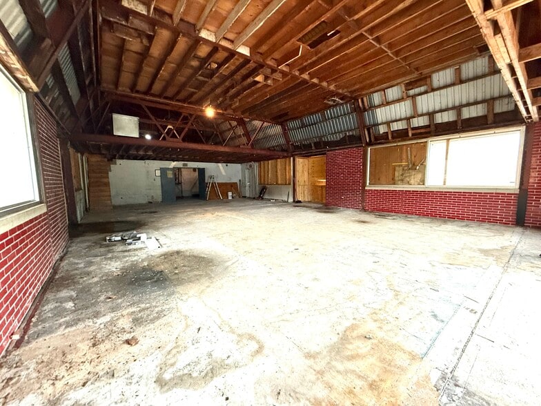 More Photos Of 905 W Trenton Ave, Morrisville Freestanding For Lease