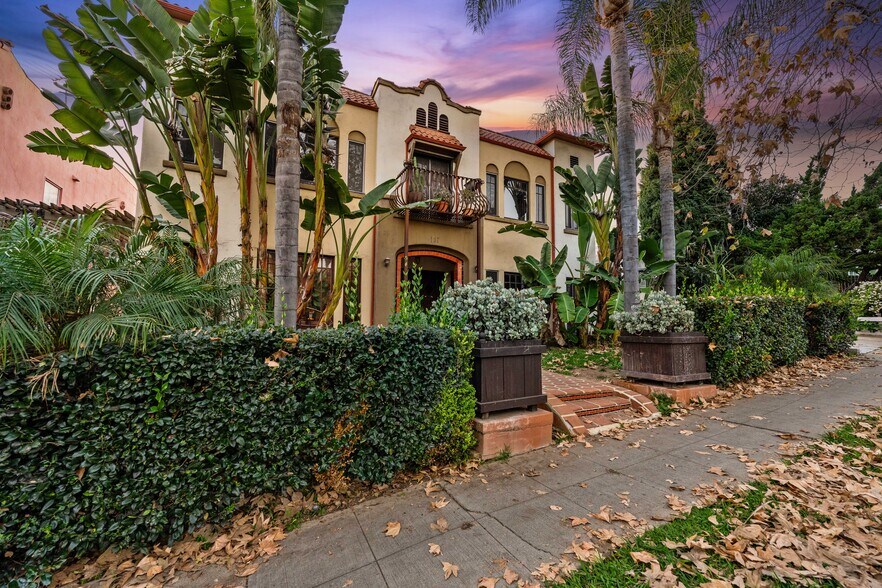 More Photos Of 137 N Kenmore Ave, Los Angeles Multifamily For Sale