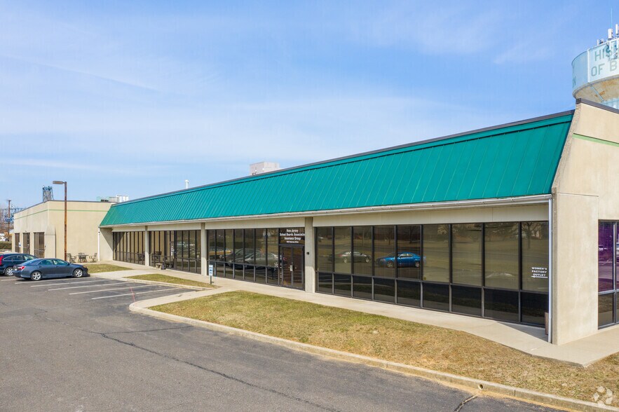 More Photos Of 450-460 Veterans Dr, Burlington Flex For Lease