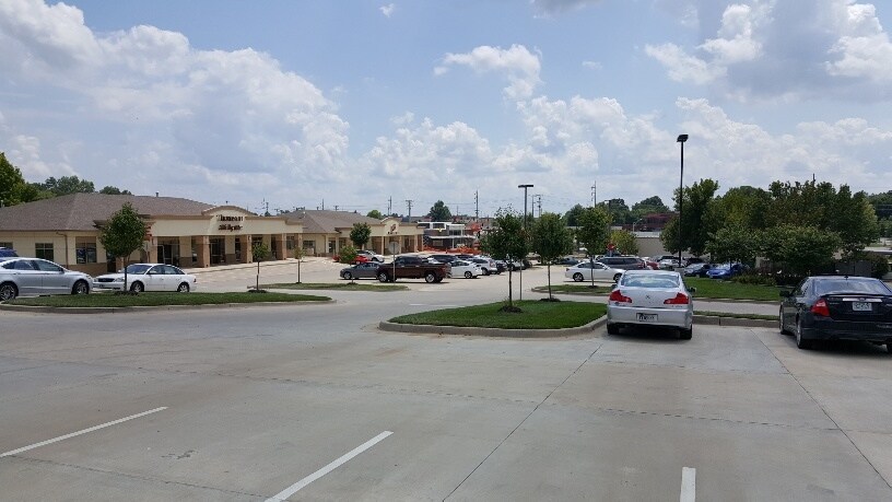 More Photos Of 1005 Middlebrook Dr, Liberty Office For Lease