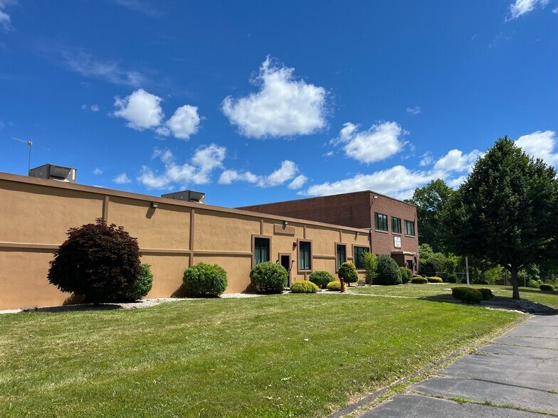 More Photos Of 128 Old Brickyard Ln, Berlin Manufacturing For Lease