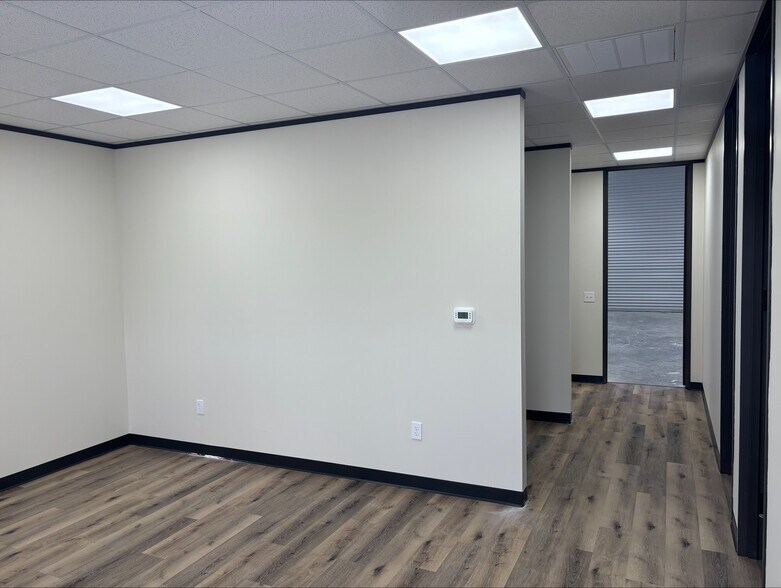 More Photos Of 1850 W Henderson Rd, Angleton Unknown For Lease