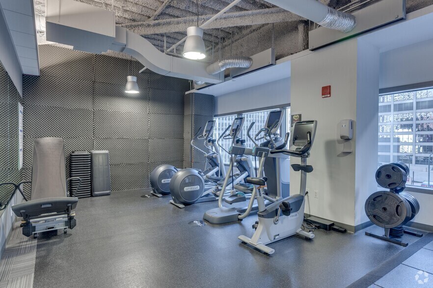 More Photos Of 200 W Madison St, Chicago Office For Lease