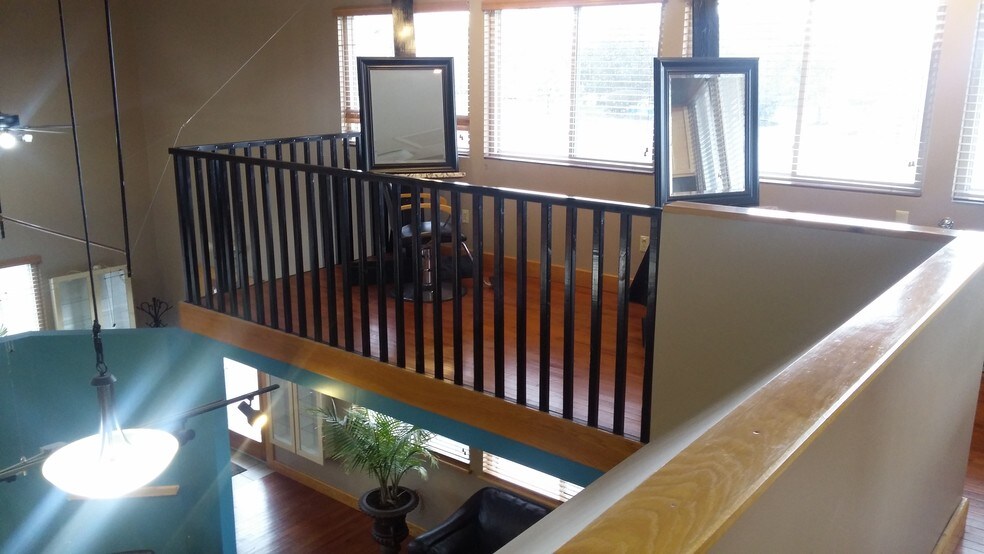 More Photos Of 1041 Shawnee Rd, Lima Freestanding For Lease