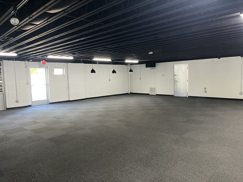 More Photos Of 2302-2306 Bedford Ave, Lynchburg General Retail For Lease