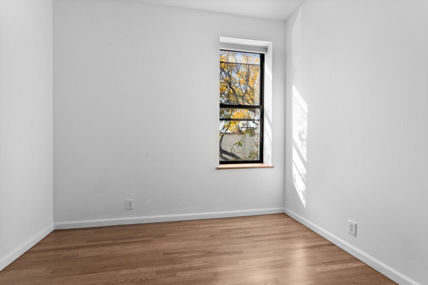 More Photos Of 317-319 3rd Ave, Brooklyn Storefront Retail Office For Lease