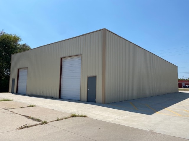 More Photos Of 206 N West St, Wichita Industrial For Lease
