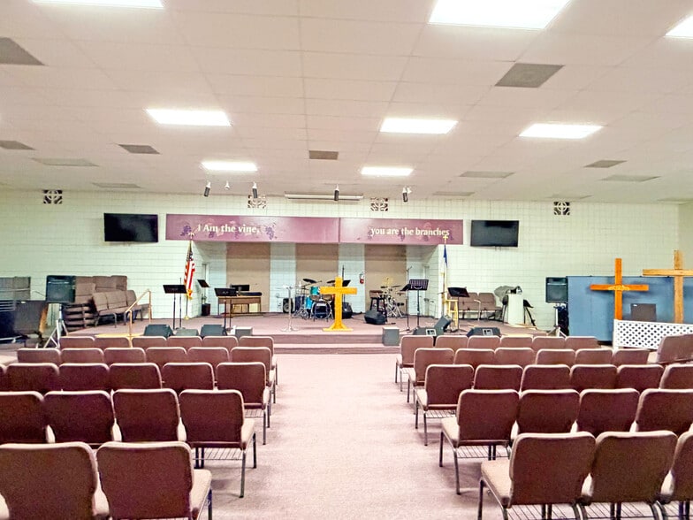 More Photos Of 8833 Palmetto Ave, Fontana Religious Facility For Sale