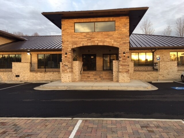More Photos Of 1344 E Cobb Dr, Marietta Office For Lease