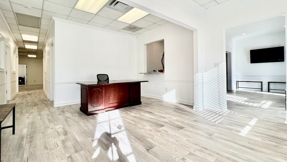 More Photos Of 535 Queen City Pky, Gainesville Office For Lease