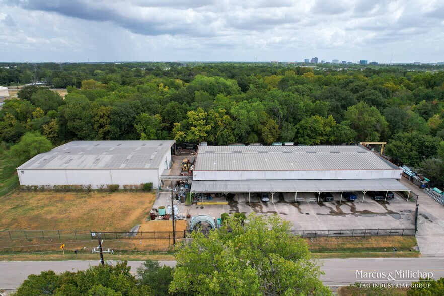 More Photos Of 11918 Adel Rd, Houston Warehouse For Lease