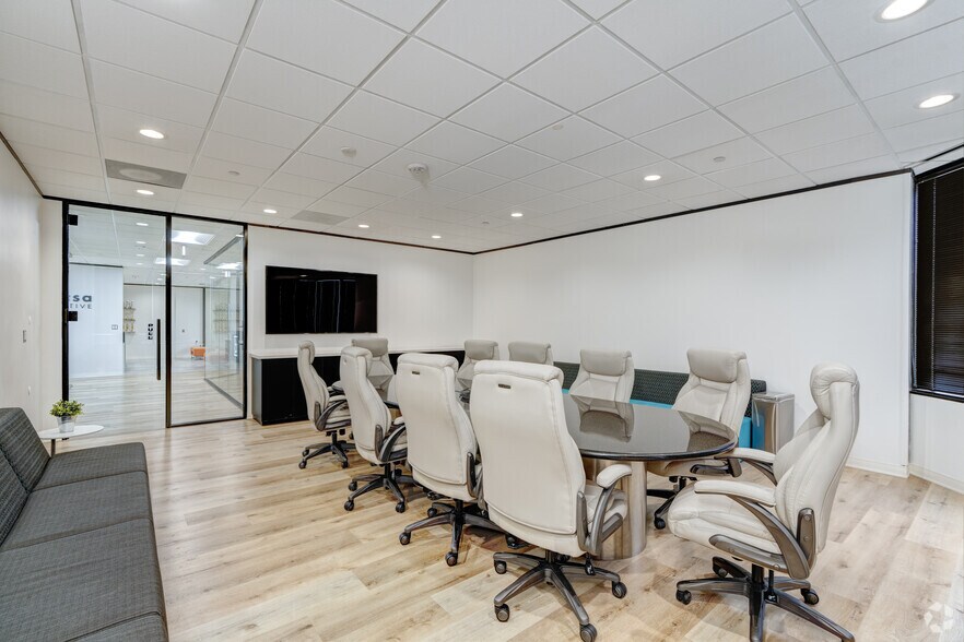 More Photos Of 7600 W Tidwell Rd, Houston Office For Lease