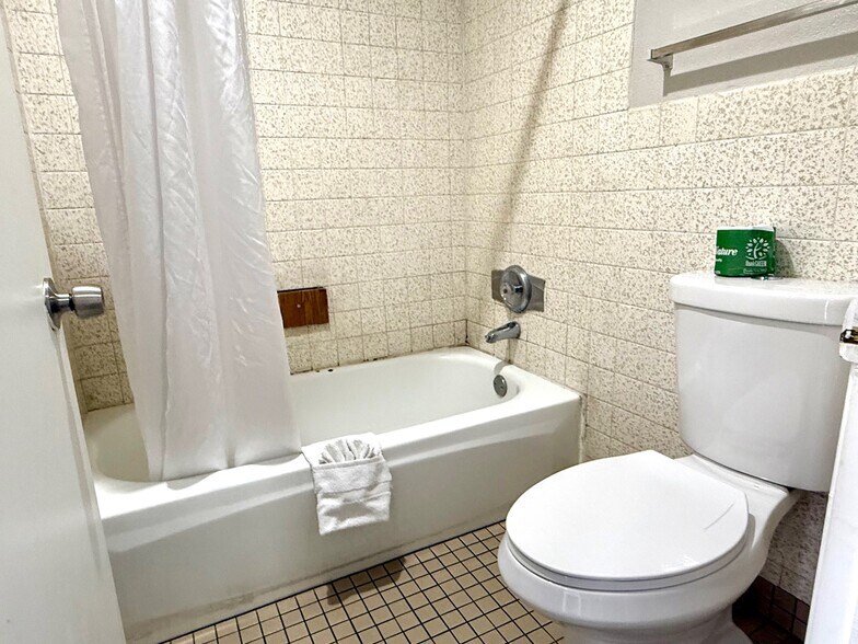 More Photos Of 430 W Palmdale Blvd, Palmdale Hotel For Sale