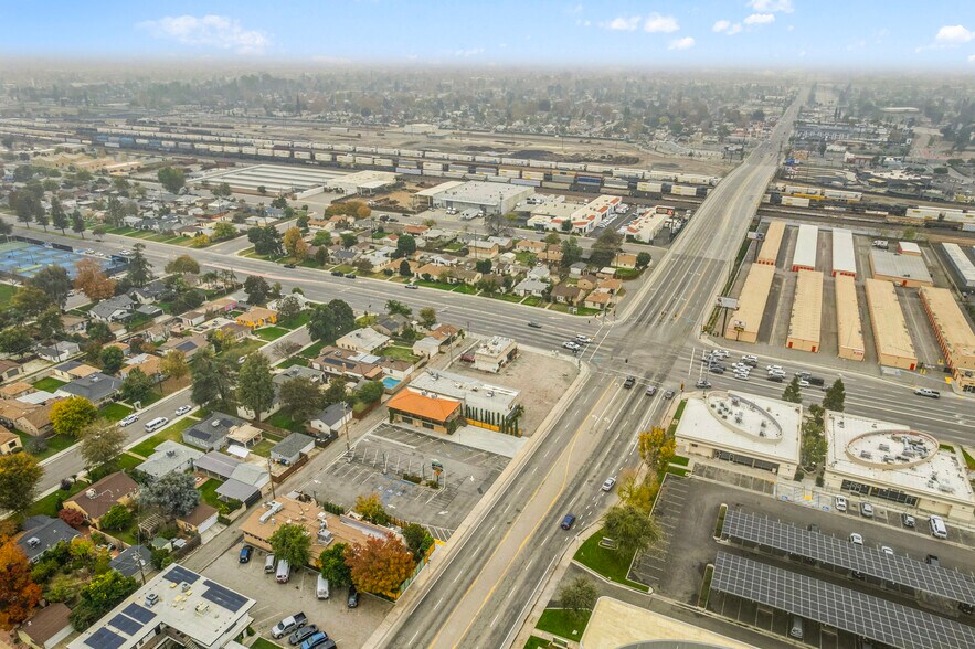 More Photos Of 1656 Oak St, Bakersfield General Retail For Lease