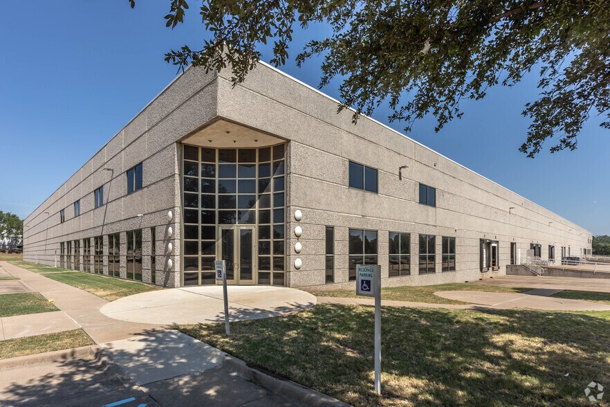 Primary Photo Of 675 S Royal Ln, Coppell Warehouse For Lease