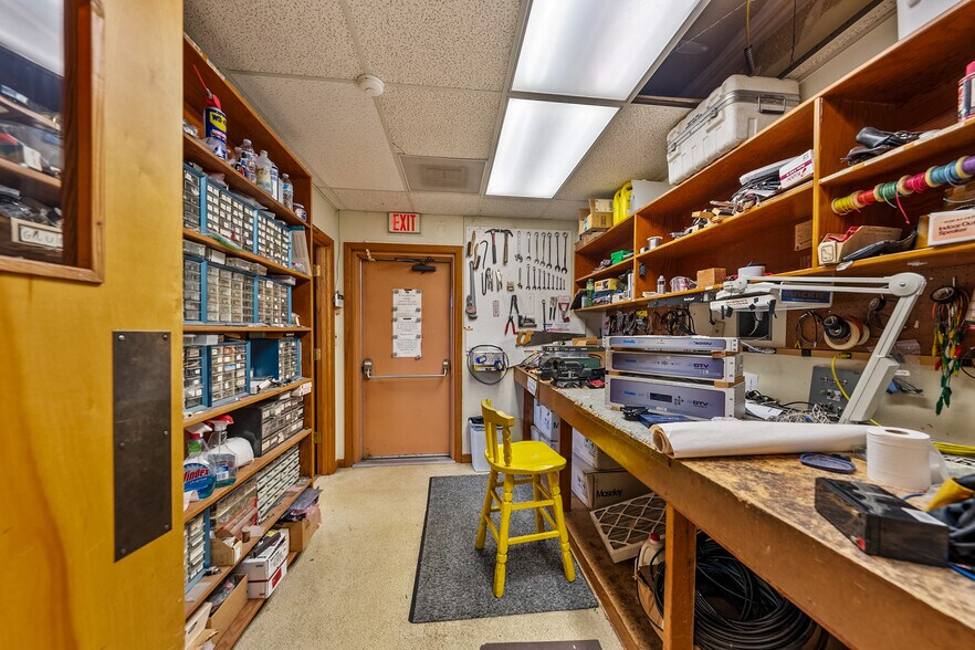 More Photos Of 655 W Umpqua St, Roseburg Radio TVTransmission Facilities For Sale